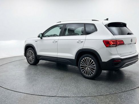 Used 2025 Volkswagen Taos SE FWD image 6