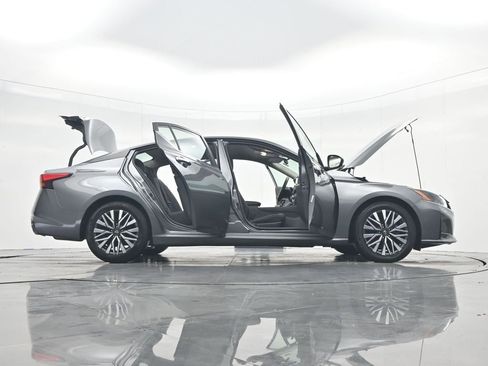 Used 2024 Nissan Altima 2.5 SV image 44