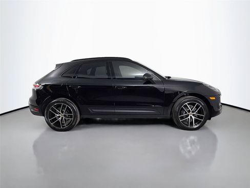 Certified 2026 Porsche Macan AWD/4WD image 8