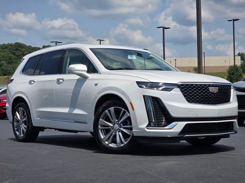 Used 2023 Cadillac XT6 Premium Luxury FWD image 2