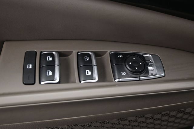 Used 2025 Kia Carnival FWD image 10
