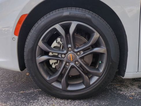 Used 2024 Chrysler Pacifica Touring-L w/ Road Tripper Package image 14