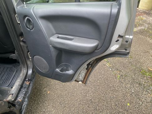 Used 2004 Jeep Liberty Renegade AWD/4WD image 23