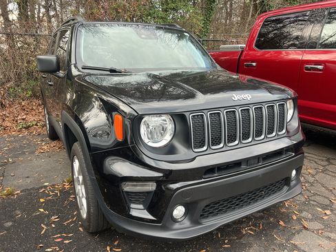 Used 2022 Jeep Renegade Latitude w/ Sun/Sound Group image 2