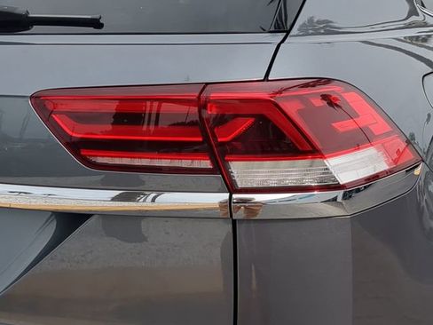 Certified 2022 Volkswagen Atlas Cross Sport SE w/ Panoramic Sunroof Package image 8