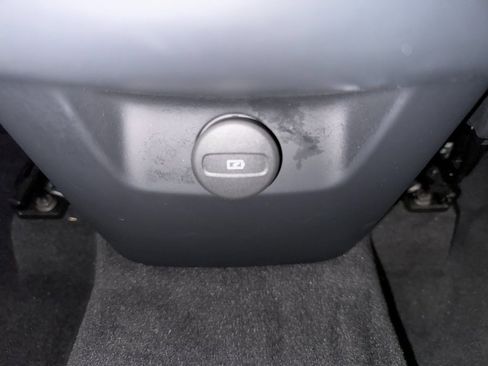 Used 2022 Volvo XC90 T5 Momentum image 38