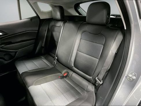 Used 2025 Chevrolet Trax LT FWD image 20
