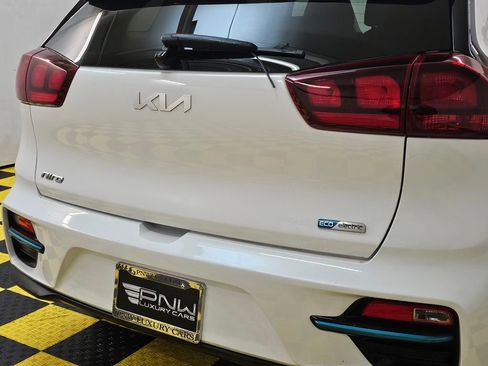 Used 2022 Kia Niro EX image 13