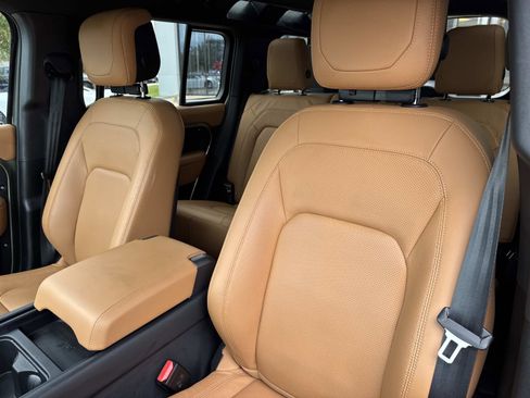 Used 2024 Land Rover Defender 110 S image 21