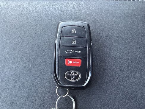 Used 2024 Toyota Venza Limited AWD/4WD image 31