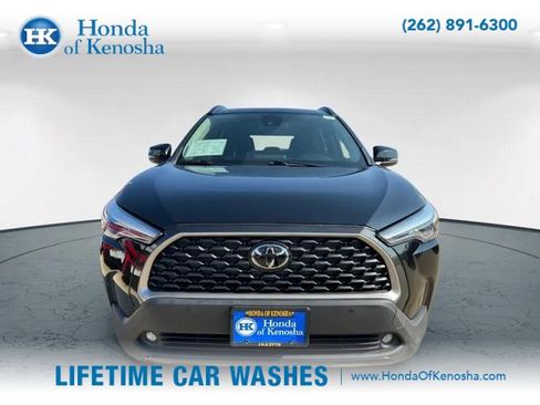 Used 2022 Toyota Corolla Cross XLE image 2