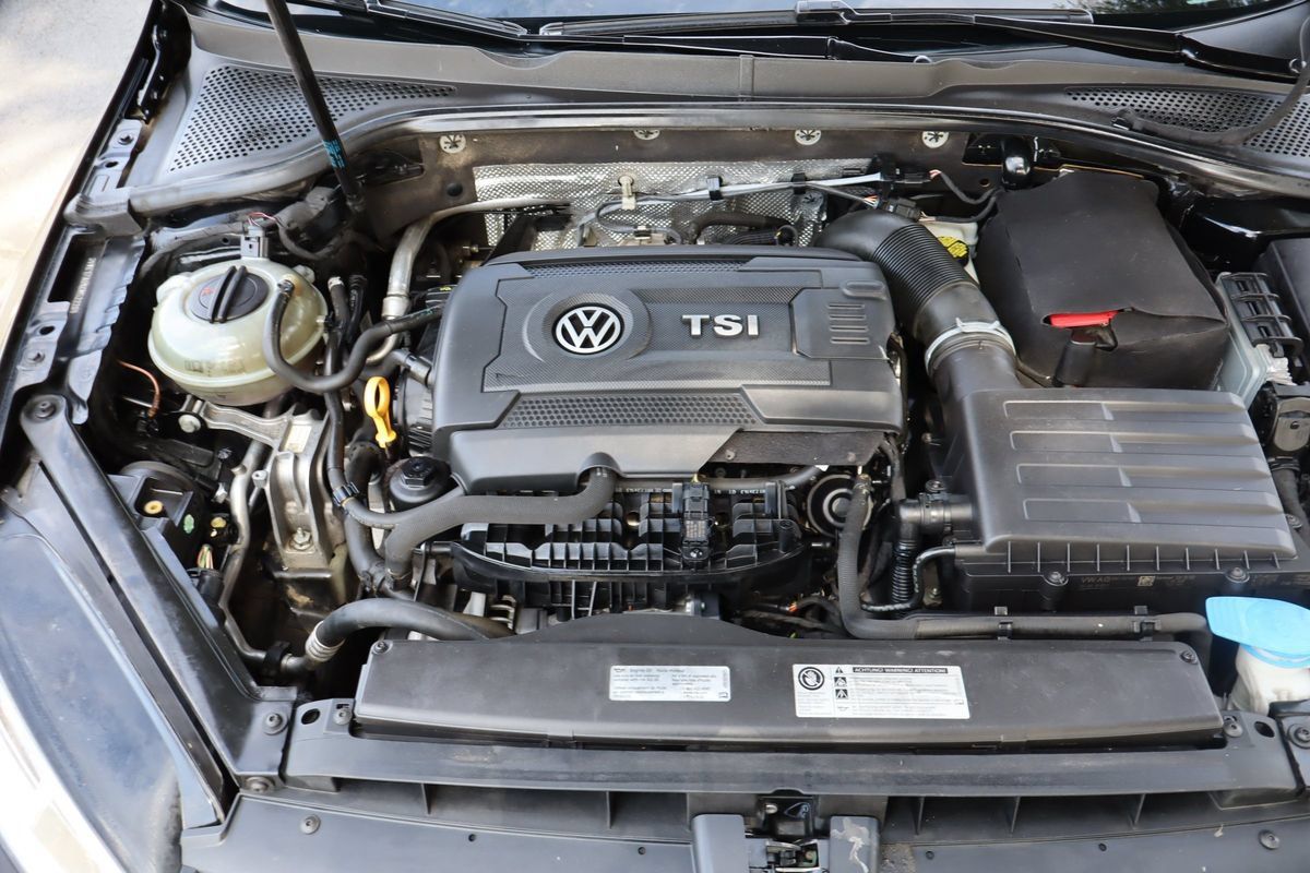 Used 2016 Volkswagen Golf Limited Edition FWD image 38