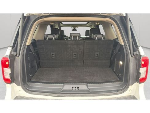 Used 2022 Ford Expedition XLT image 19