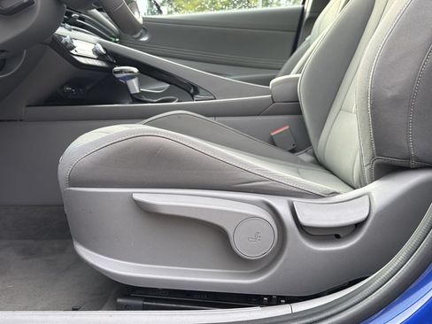 Used 2025 Hyundai Elantra SEL FWD image 20