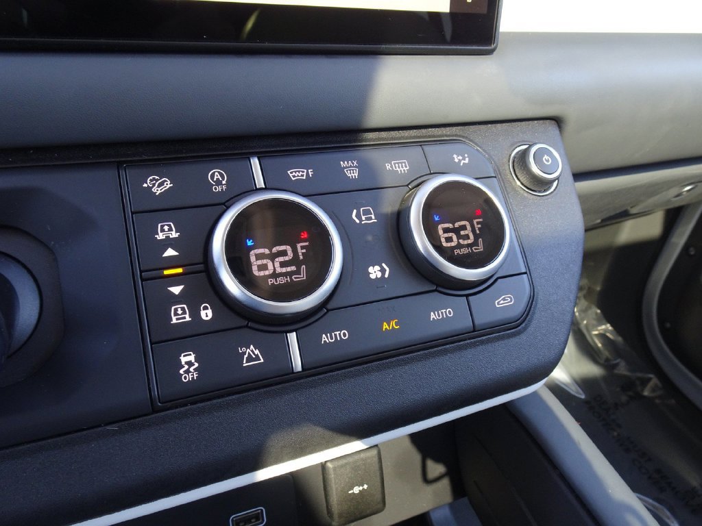Used 2023 Land Rover Defender 130 SE AWD/4WD image 21