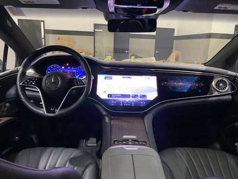 Used 2022 Mercedes-Benz EQS 580 4MATIC Sedan image 2
