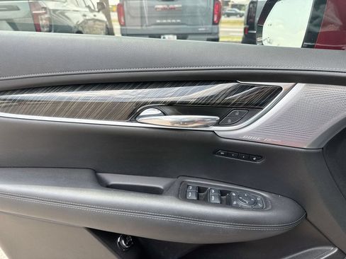 Used 2023 Cadillac XT6 Premium Luxury w/ Technology Package FWD image 9