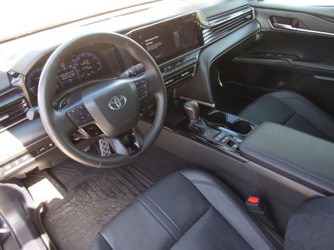 Used 2025 Toyota Camry XSE FWD image 14