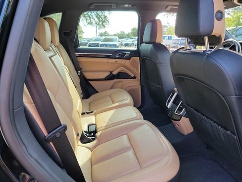 Used 2016 Porsche Cayenne AWD/4WD image 16