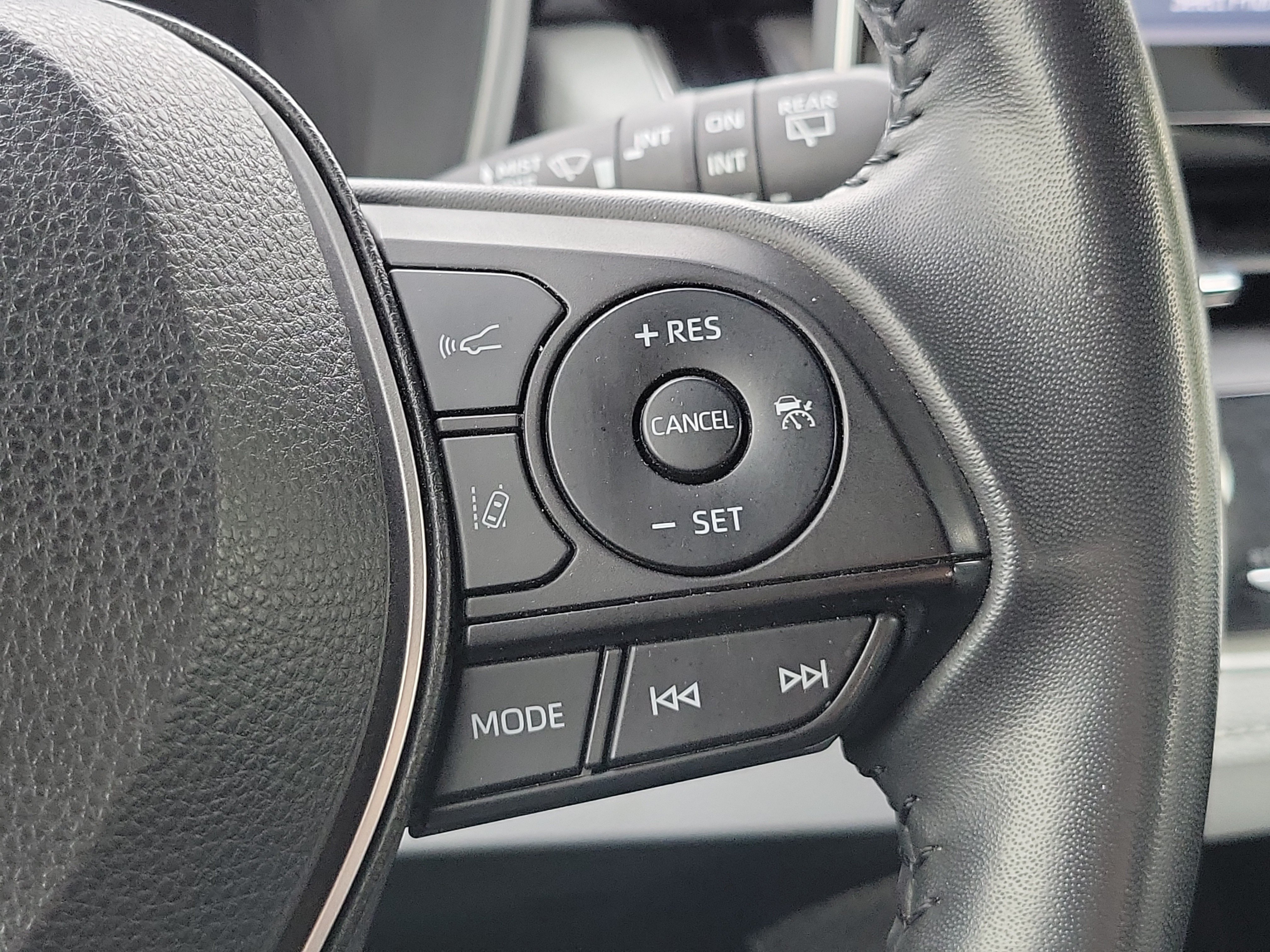 Used 2022 Toyota Corolla SE w/ SE Preferred Package FWD image 24