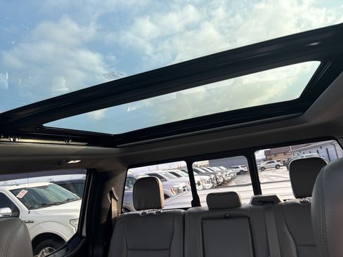 Used 2018 Ford F150 Lariat w/ Equipment Group 502A Luxury image 15