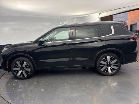 New 2025 Mitsubishi Outlander SE image 6