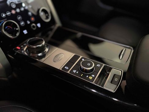 Used 2019 Land Rover Range Rover HSE image 38