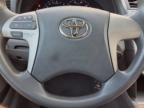 Used 2011 Toyota Camry LE FWD image 11