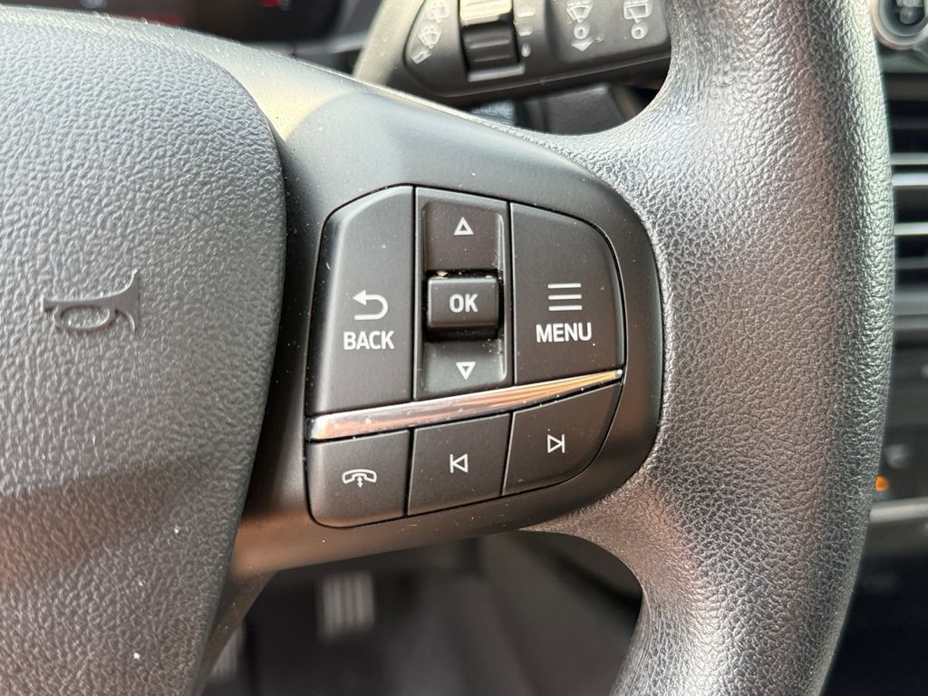 Used 2025 Ford Escape Active AWD/4WD image 17