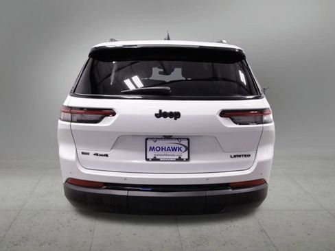 Used 2023 Jeep Grand Cherokee L Limited w/ Black Appearance Package image 4