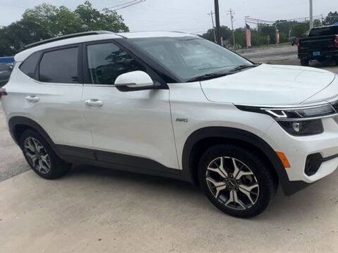 Used 2022 Kia Seltos EX AWD/4WD image 2