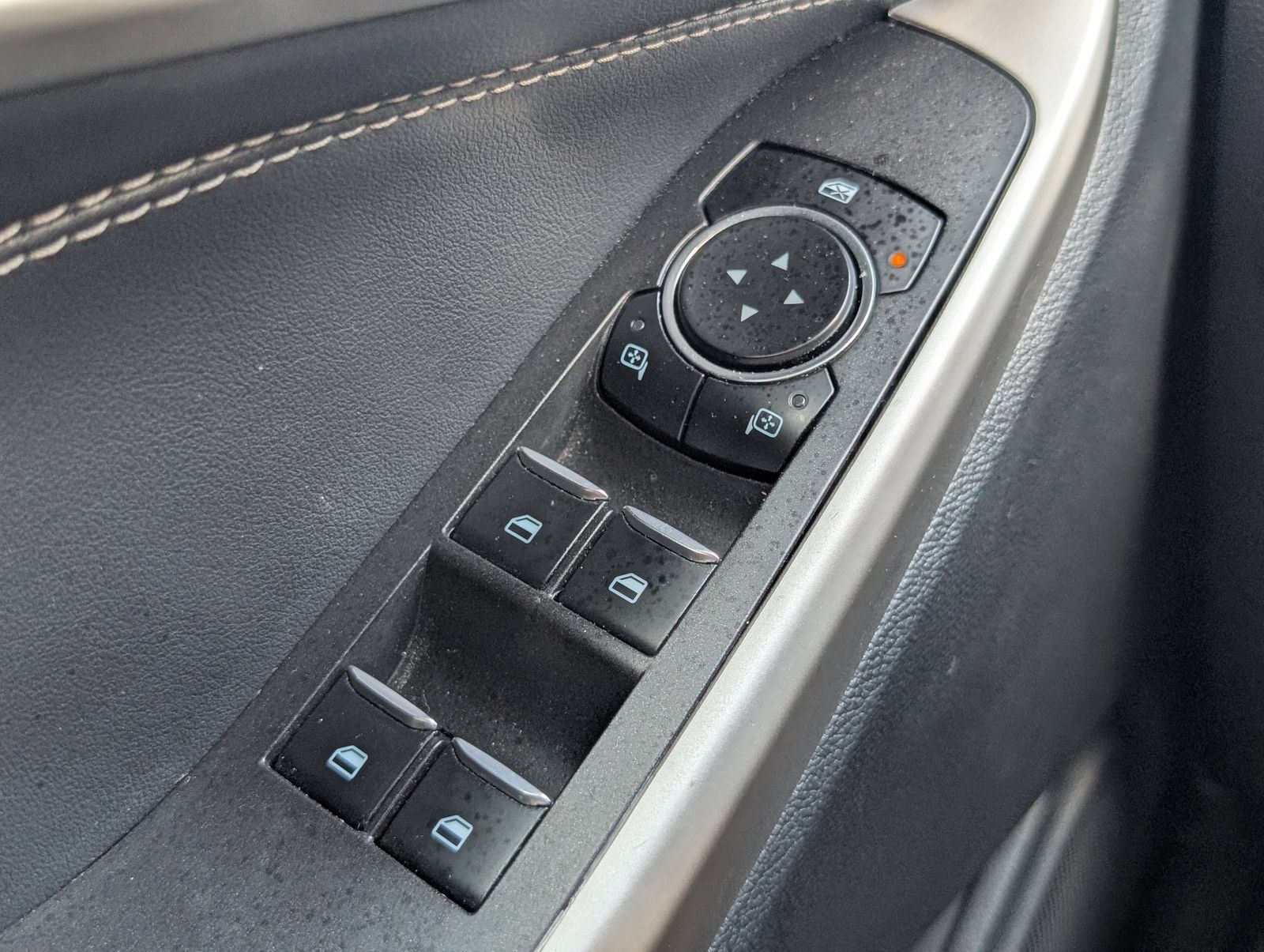 Used 2023 Ford Explorer XLT RWD image 25