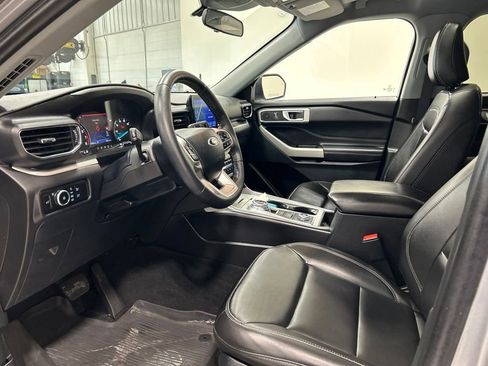 Certified 2024 Ford Explorer XLT w/ Equipment Group 202A AWD/4WD image 11