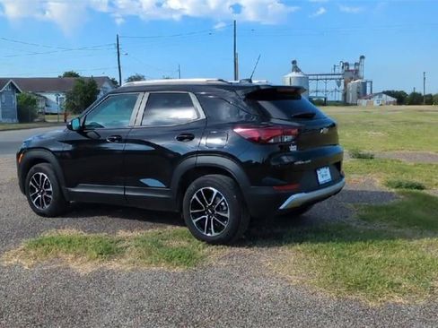 Used 2024 Chevrolet TrailBlazer LT w/ Driver Confidence Package image 6