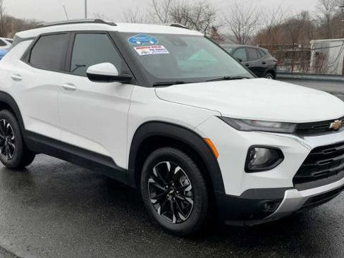 Certified 2023 Chevrolet TrailBlazer LT FWD image 2