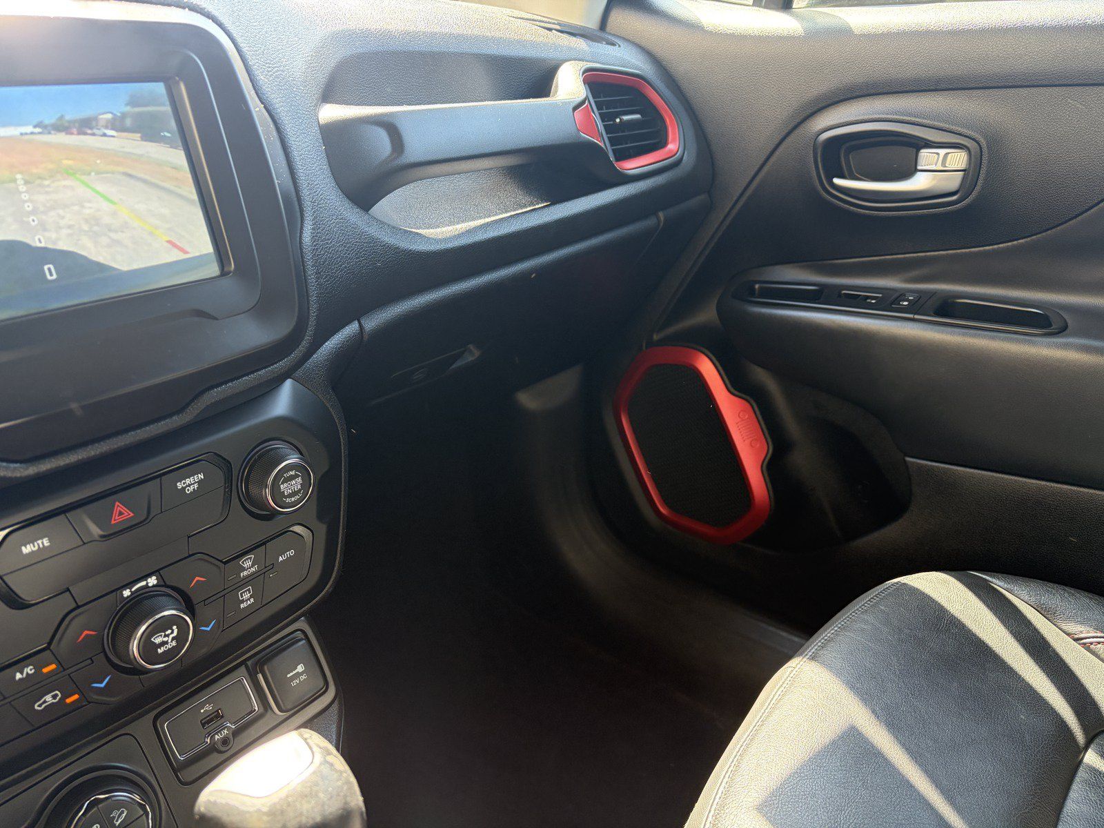 Used 2019 Jeep Renegade Trailhawk AWD/4WD image 11