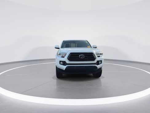 Used 2020 Toyota Tacoma SR5 RWD image 3