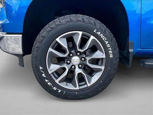 Used 2022 Chevrolet Silverado 1500 LT w/ Leather Package RWD image 10