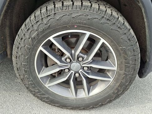 Used 2018 Jeep Grand Cherokee Limited w/ Mopar Chrome Edition Group image 11