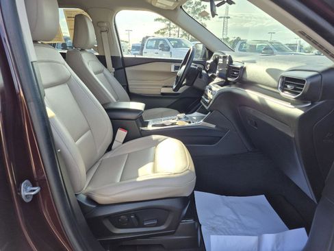 Certified 2022 Ford Explorer XLT w/ Equipment Group 202A image 24