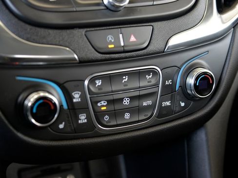 Used 2023 Chevrolet Equinox LT image 24