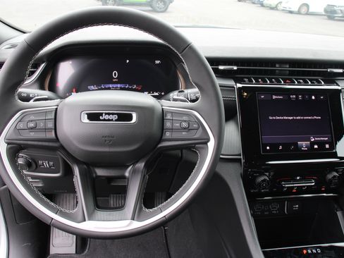 New 2025 Jeep Grand Cherokee L Laredo image 8