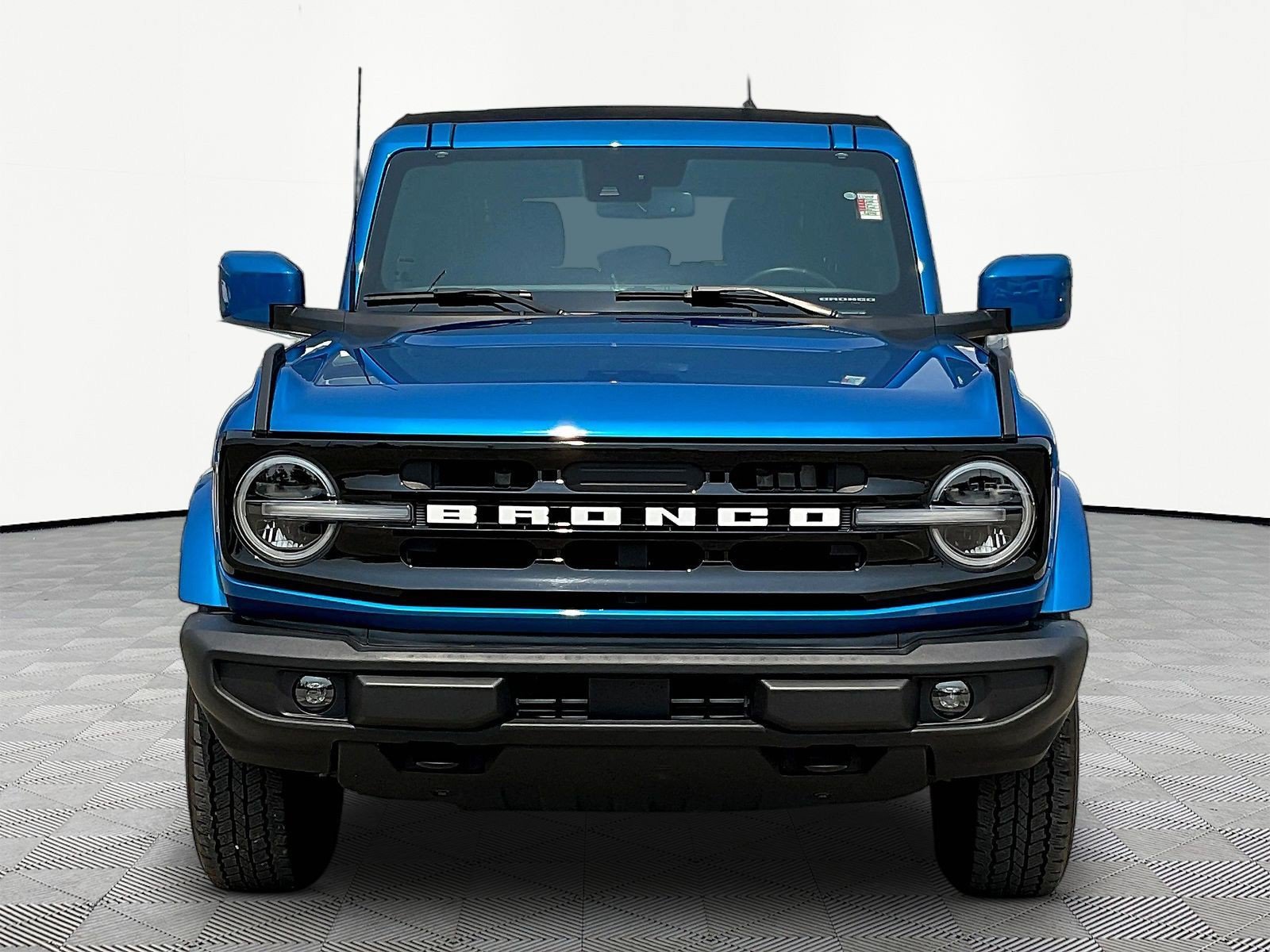Used 2024 Ford Bronco Outer Banks AWD/4WD image 2