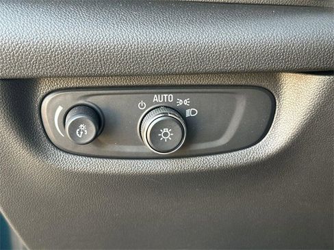 Used 2018 Buick Regal Preferred image 16