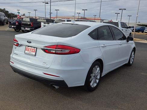 Used 2020 Ford Fusion SE image 4