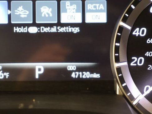 Used 2023 Toyota Highlander XLE AWD/4WD image 17