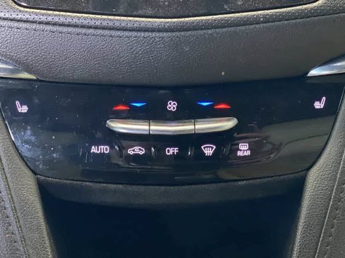 Used 2018 Cadillac XT5 AWD image 21