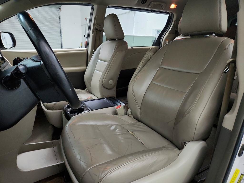 Used 2015 Toyota Sienna XLE FWD image 14