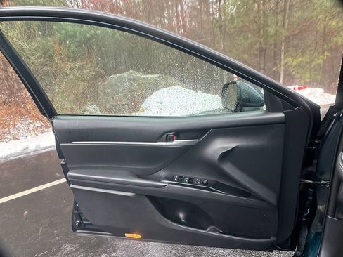 Used 2018 Toyota Camry LE image 12