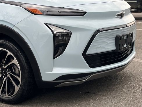 Used 2022 Chevrolet Bolt EUV Premier w/ Sun & Sound Package image 8